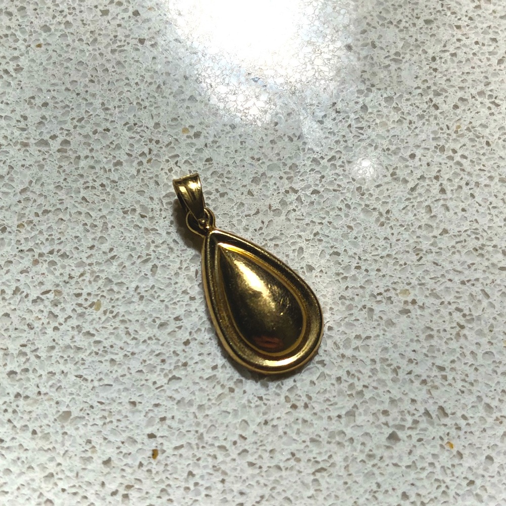 14k gold teardrop pendant